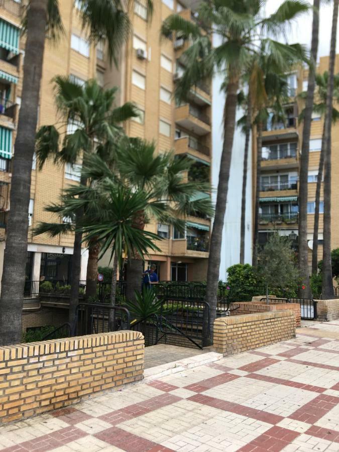 Stunning Spacious City Apartment With Free Parking Малага Екстериор снимка