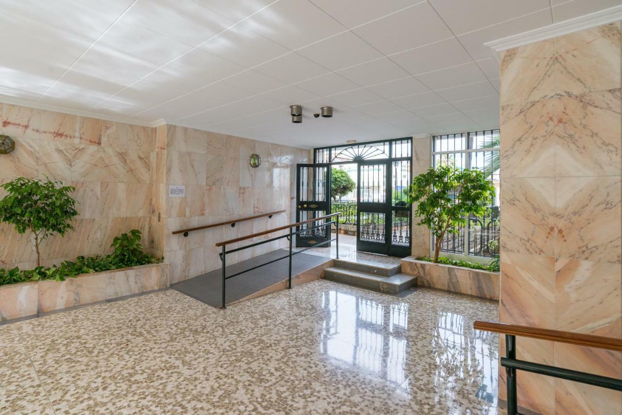 Stunning Spacious City Apartment With Free Parking Малага Екстериор снимка
