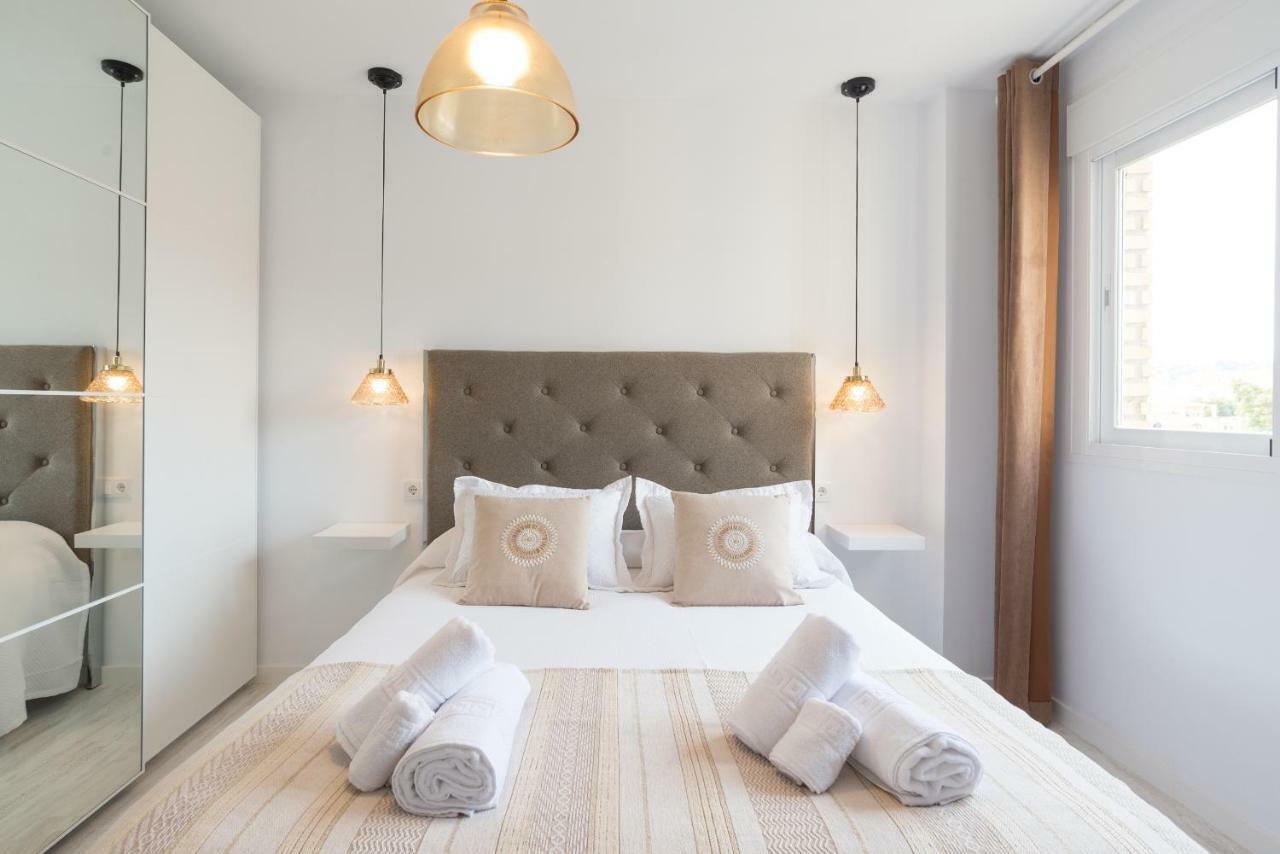 Stunning Spacious City Apartment With Free Parking Малага Екстериор снимка
