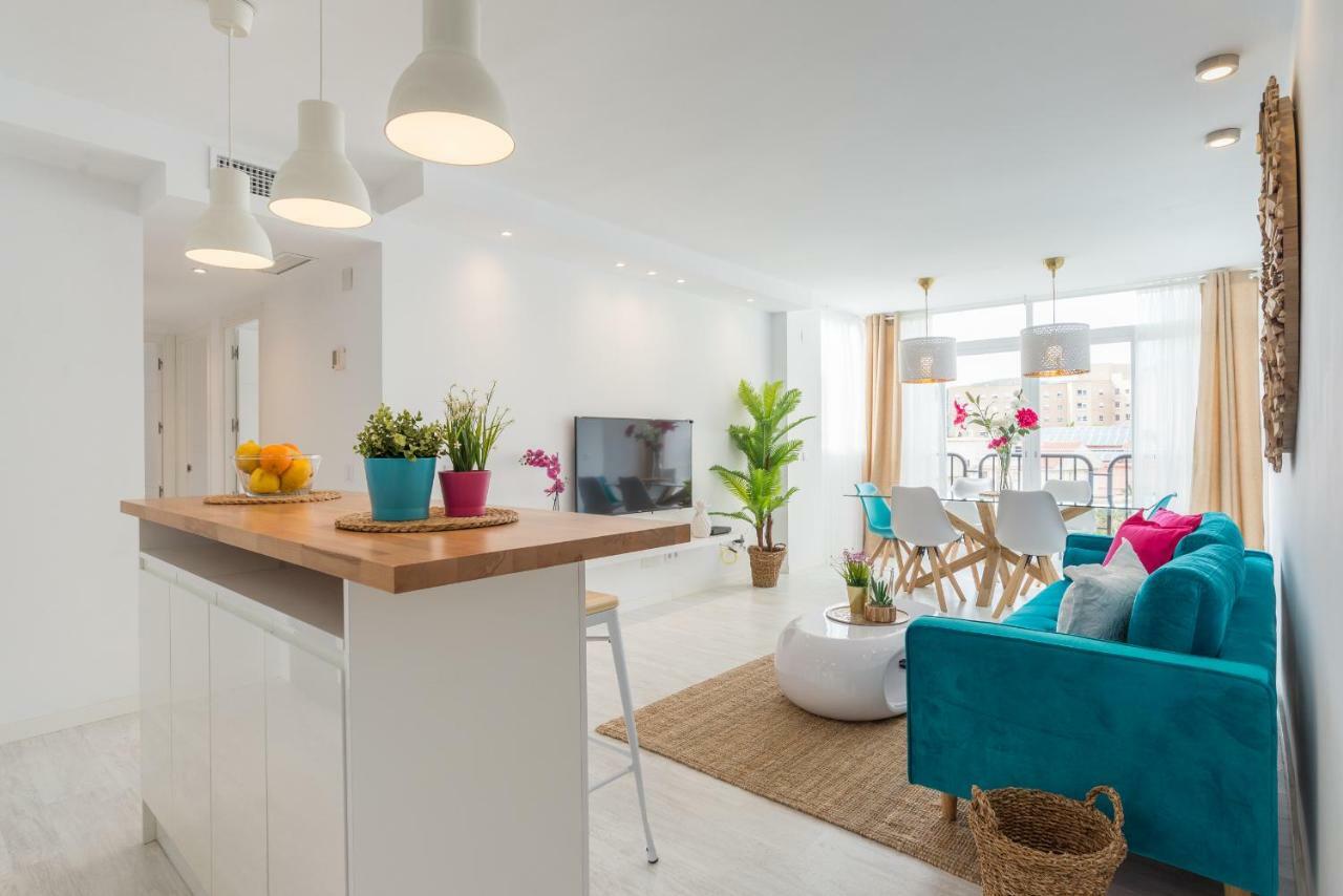 Stunning Spacious City Apartment With Free Parking Малага Екстериор снимка