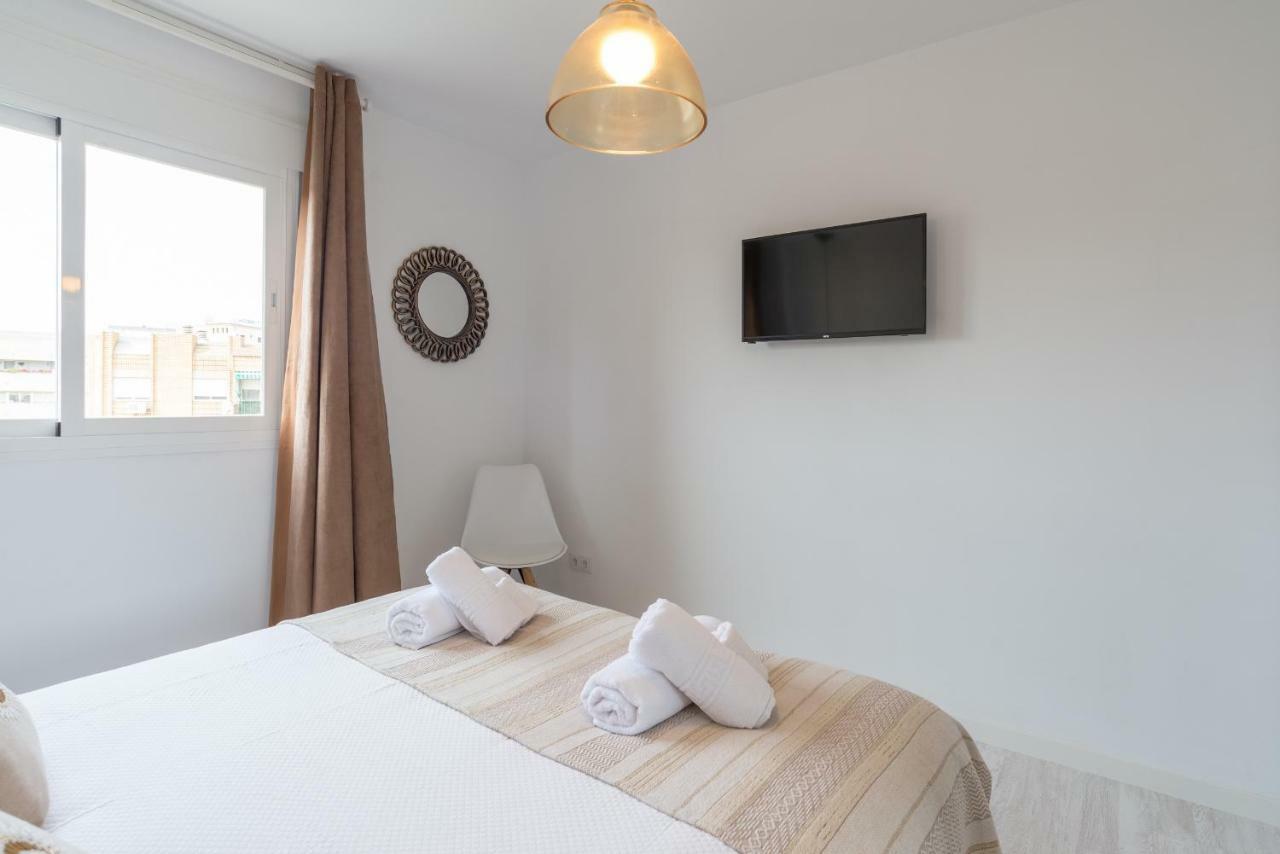 Stunning Spacious City Apartment With Free Parking Малага Екстериор снимка