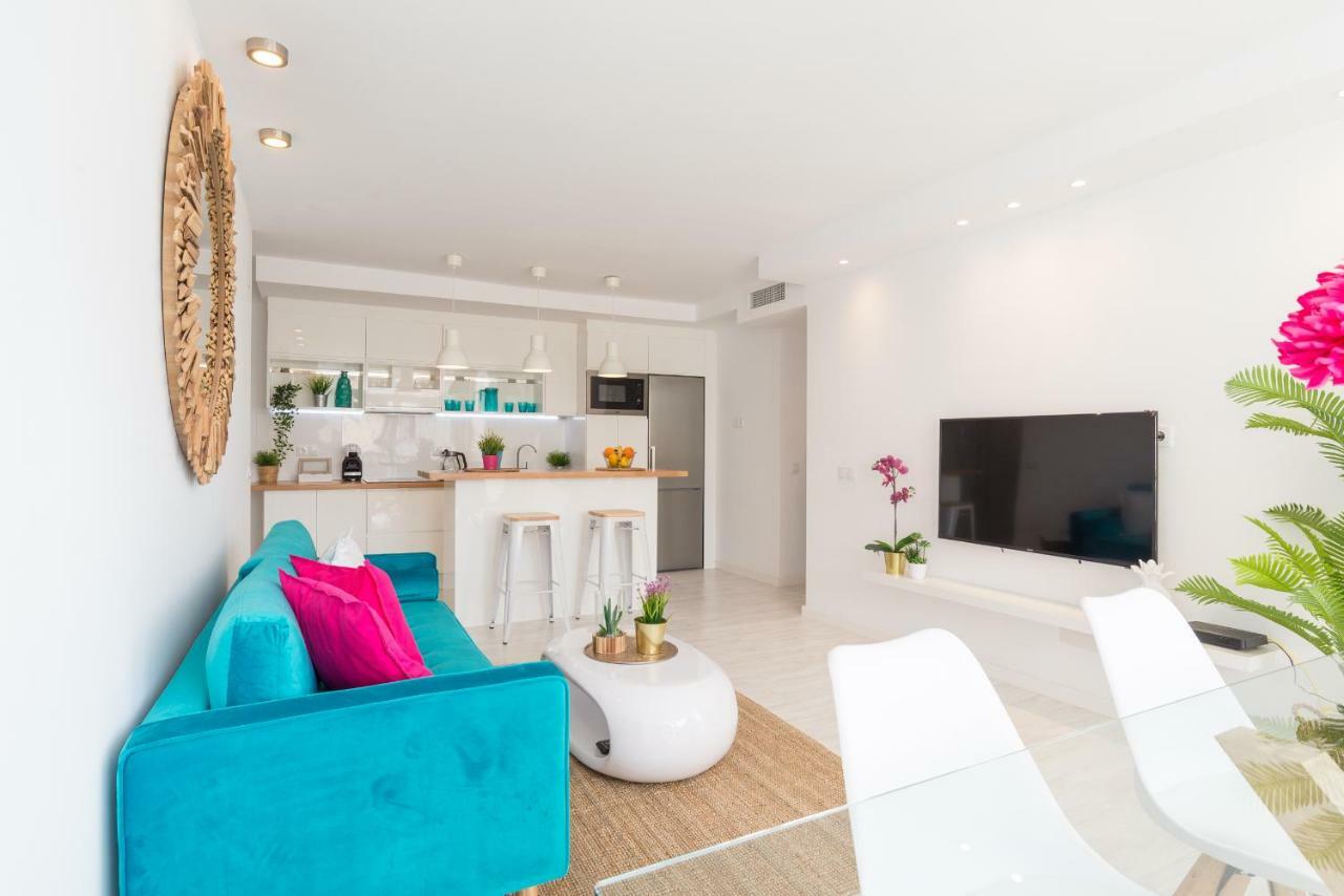 Stunning Spacious City Apartment With Free Parking Малага Екстериор снимка