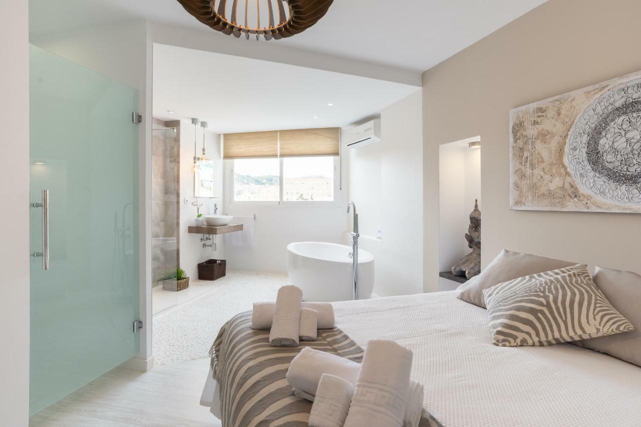 Stunning Spacious City Apartment With Free Parking Малага Екстериор снимка