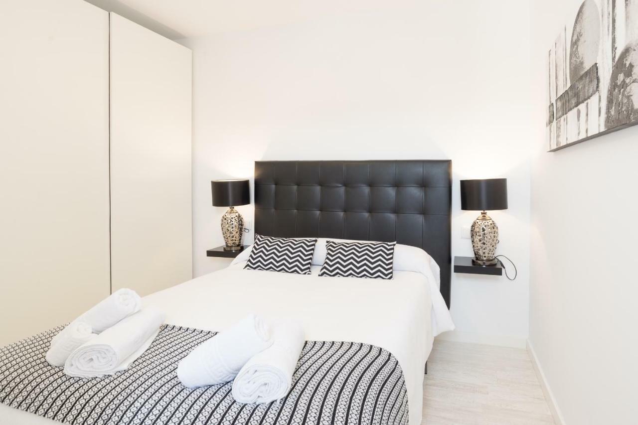 Stunning Spacious City Apartment With Free Parking Малага Екстериор снимка