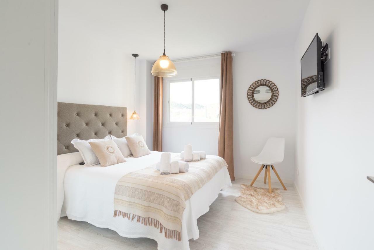 Stunning Spacious City Apartment With Free Parking Малага Екстериор снимка