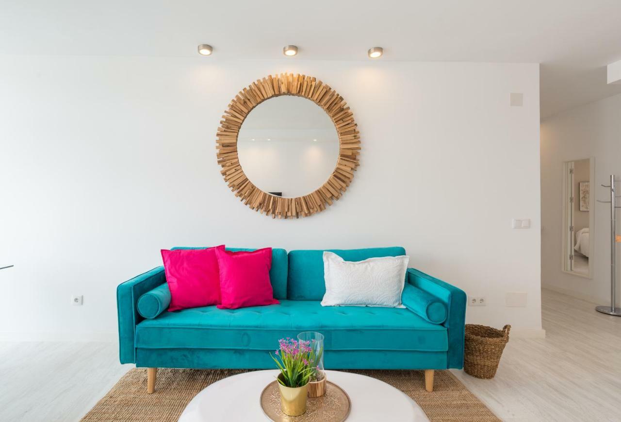Stunning Spacious City Apartment With Free Parking Малага Екстериор снимка