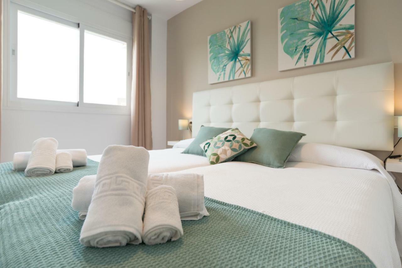 Stunning Spacious City Apartment With Free Parking Малага Екстериор снимка