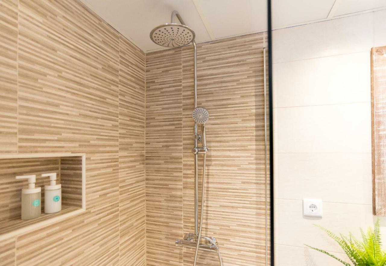 Stunning Spacious City Apartment With Free Parking Малага Екстериор снимка