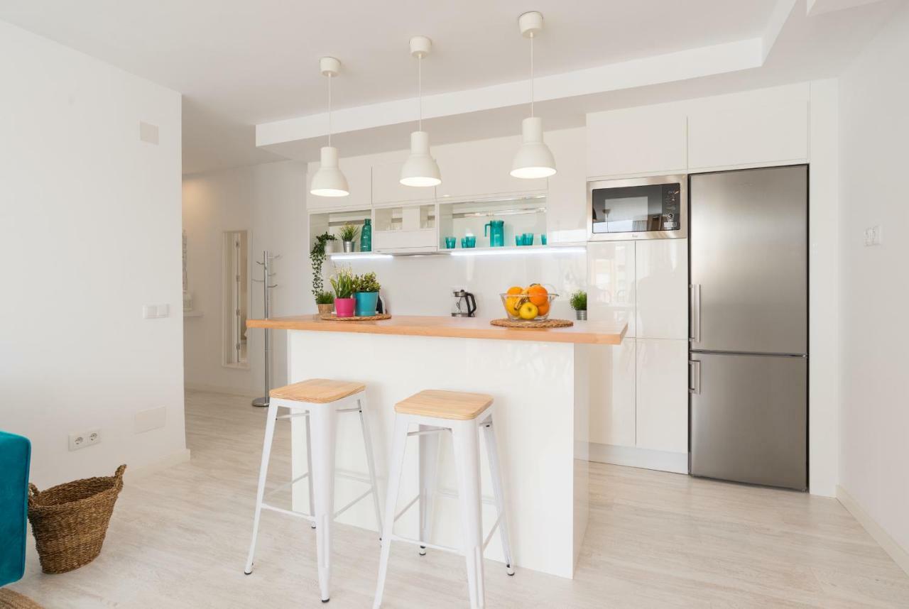 Stunning Spacious City Apartment With Free Parking Малага Екстериор снимка