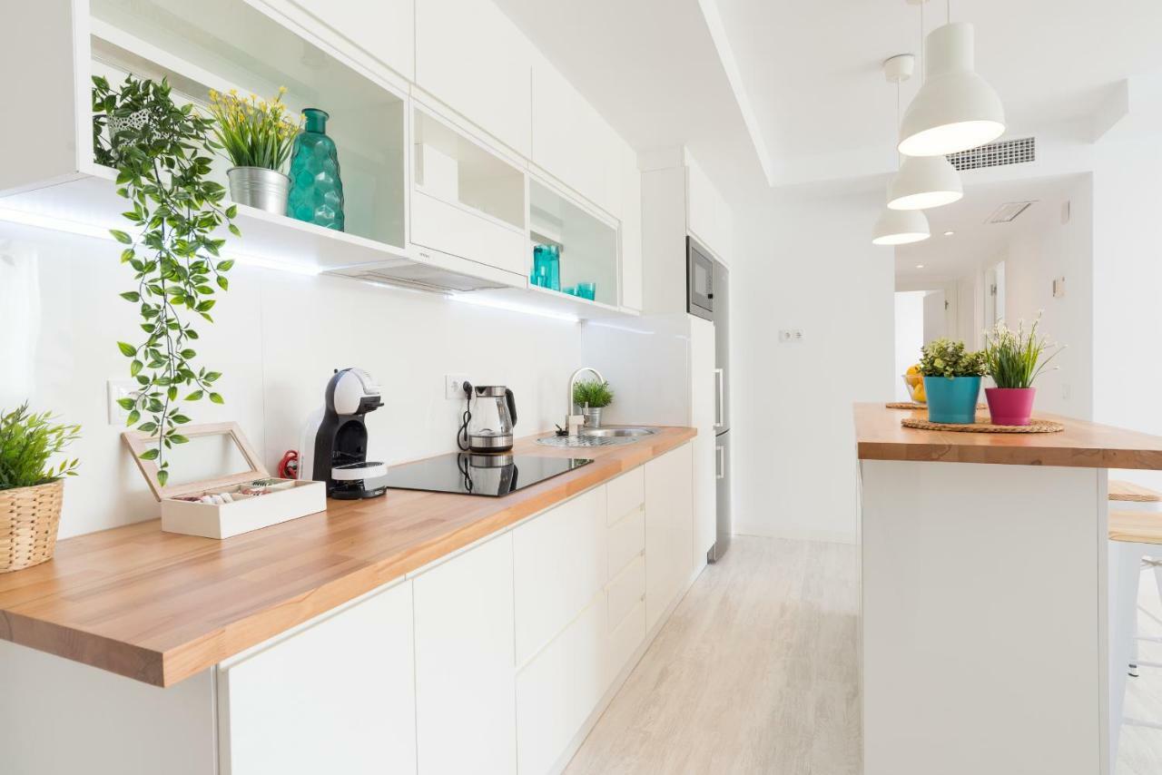 Stunning Spacious City Apartment With Free Parking Малага Екстериор снимка