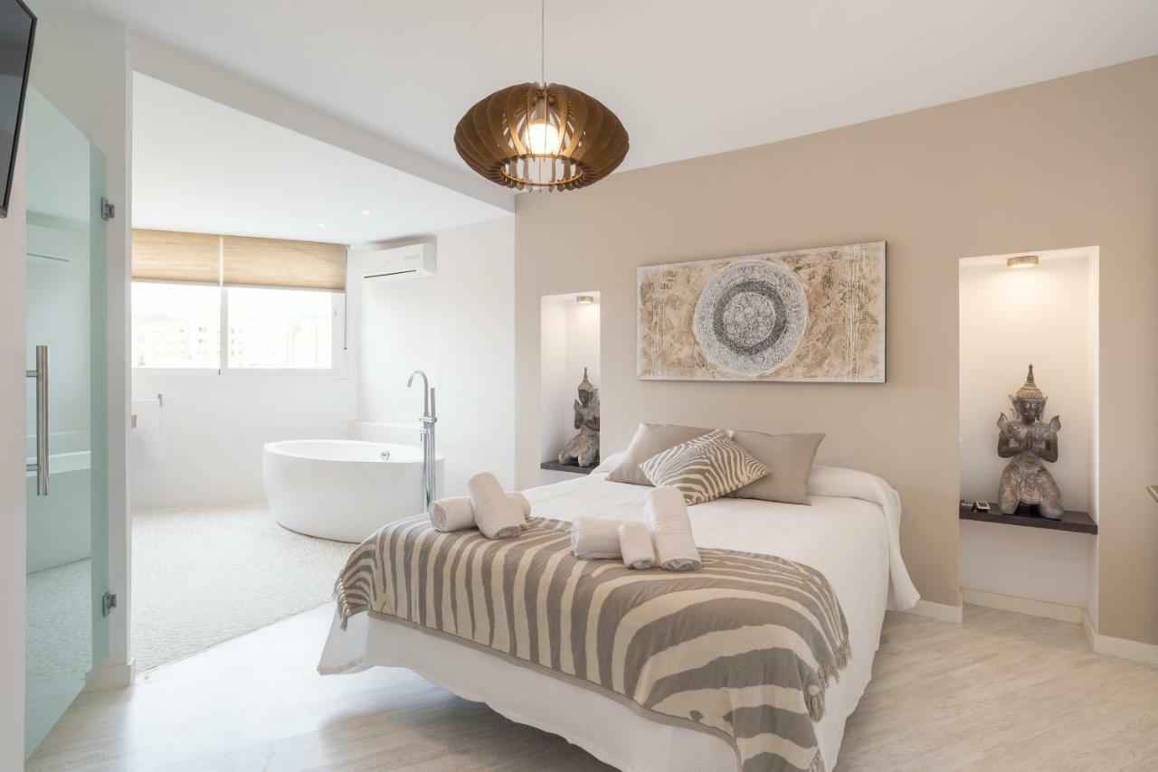Stunning Spacious City Apartment With Free Parking Малага Екстериор снимка